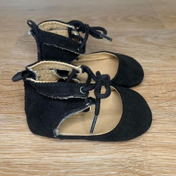 Old Navy 3-6 Months Baby Girl Lace Up Sandals - Picture 2 of 9